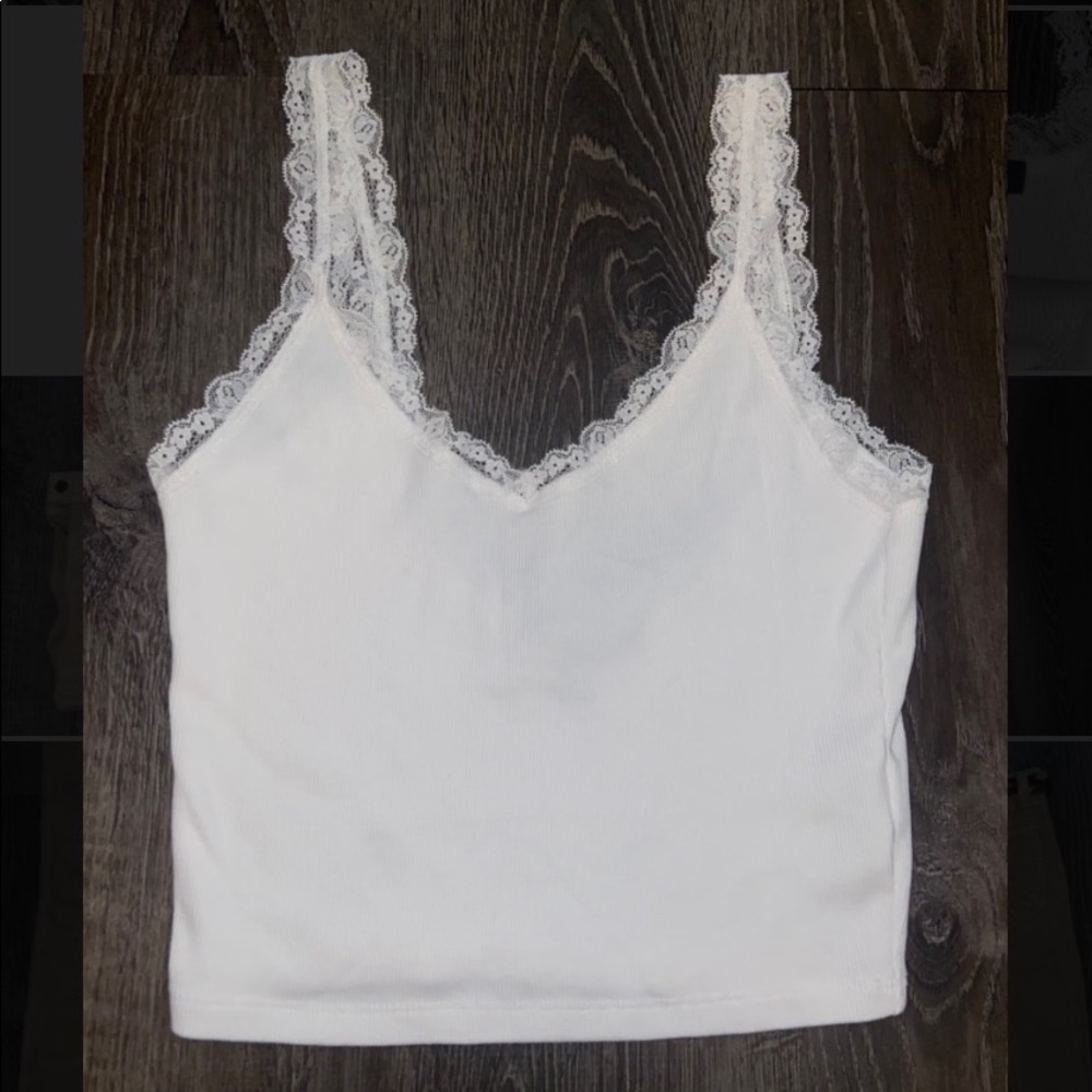 Low back V-neck lace tank ♡